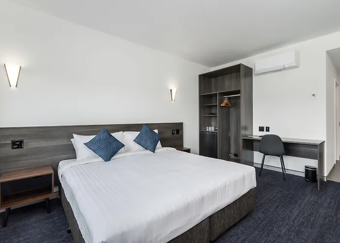 Thornton Executive Hotel